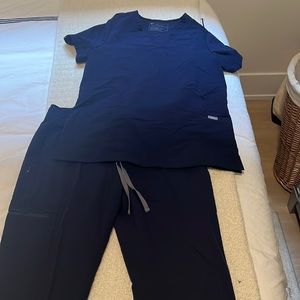 FIGS scrub set joggers